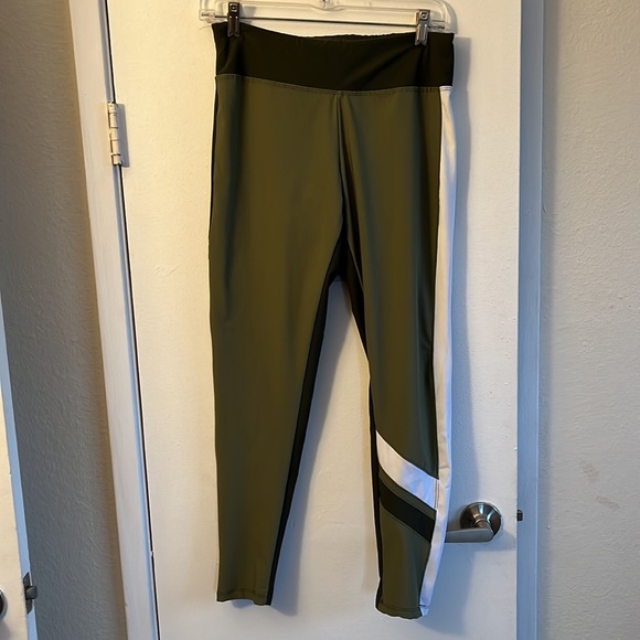 Bundle of Exercise Leggings. Size Large. - Picture 2 of 9